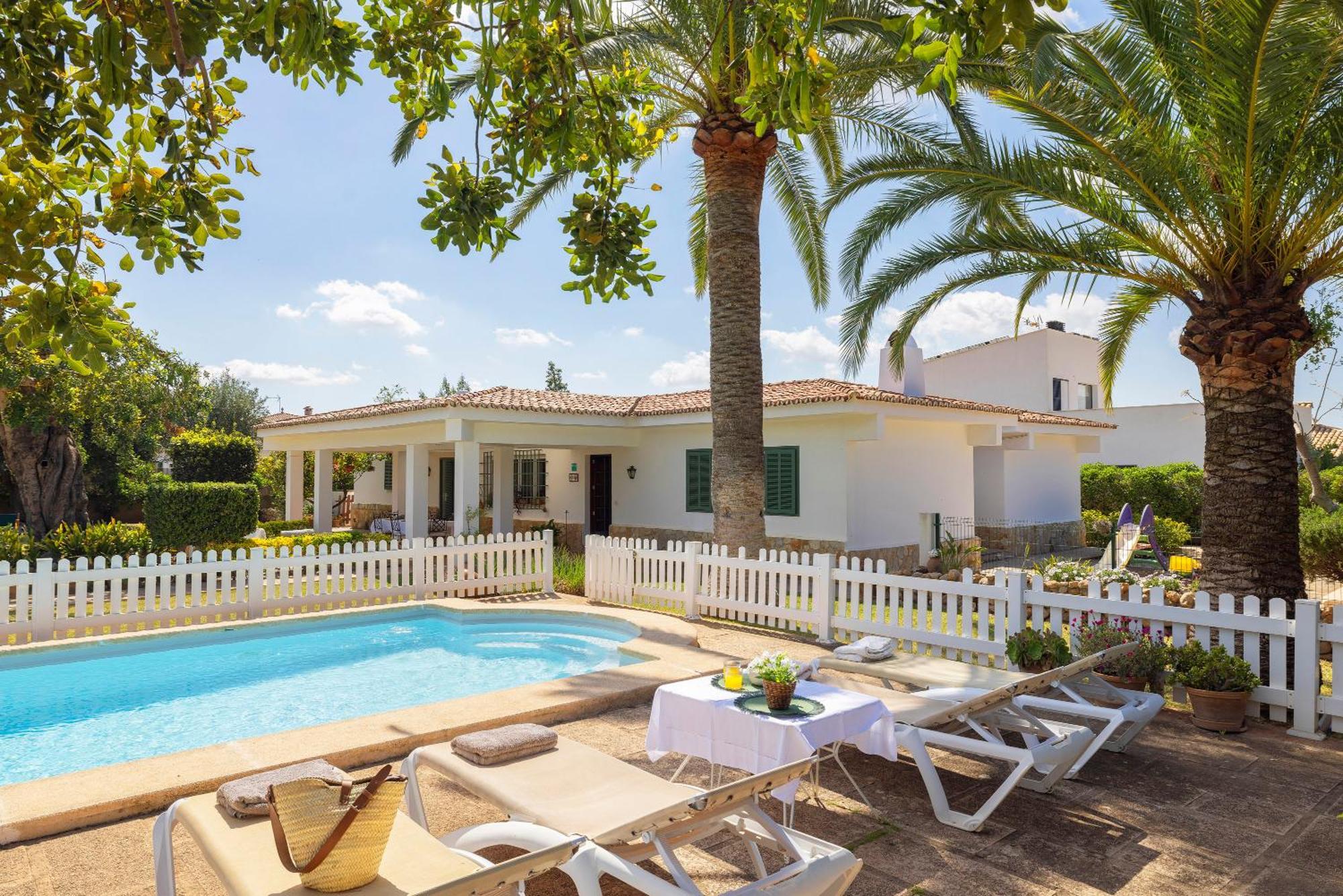 Ideal House For Two Families With Pool And Barbecue Plamanyola Eksteriør billede