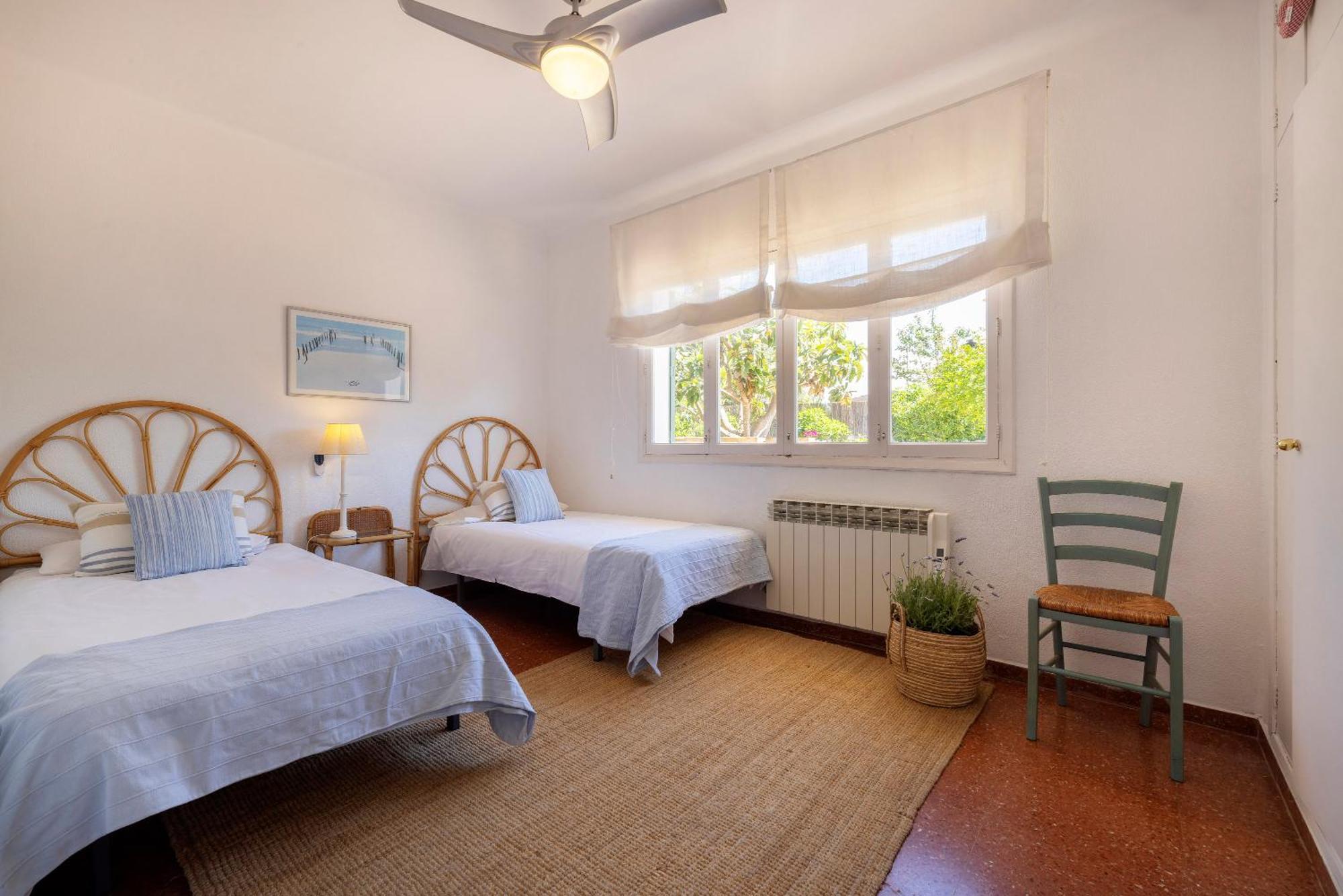 Ideal House For Two Families With Pool And Barbecue Plamanyola Eksteriør billede